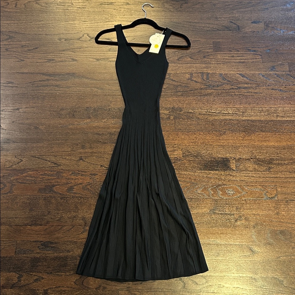 NWT Sevenday Women’s Elegant Black Sleeveless Dress One Size Fits All